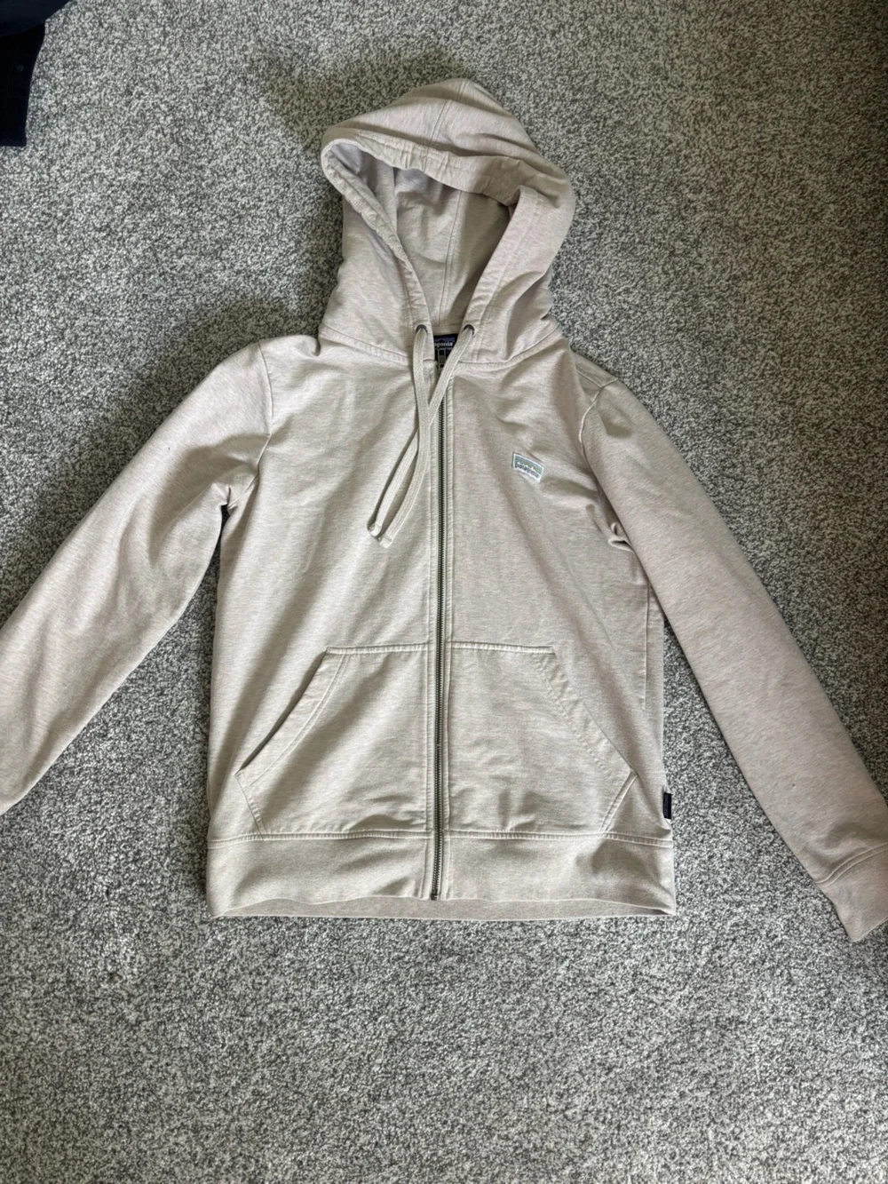 Patagonia beige crewneck with logo tag
